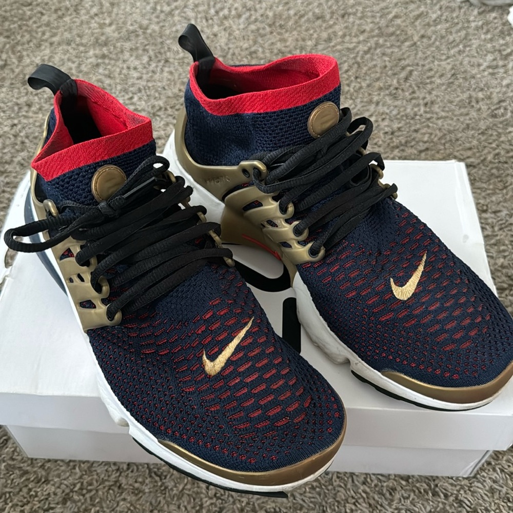 Men’s Nike sneakers